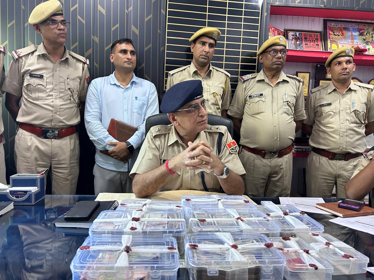 नीमराना में अंतरराज्यीय नकबजन गैंग का भंडाफोड़, 3 आरोपी गिरफ्तार नीमराना में अंतरराज्यीय नकबजन गैंग का भंडाफोड़, 3 आरोपी गिरफ्तार