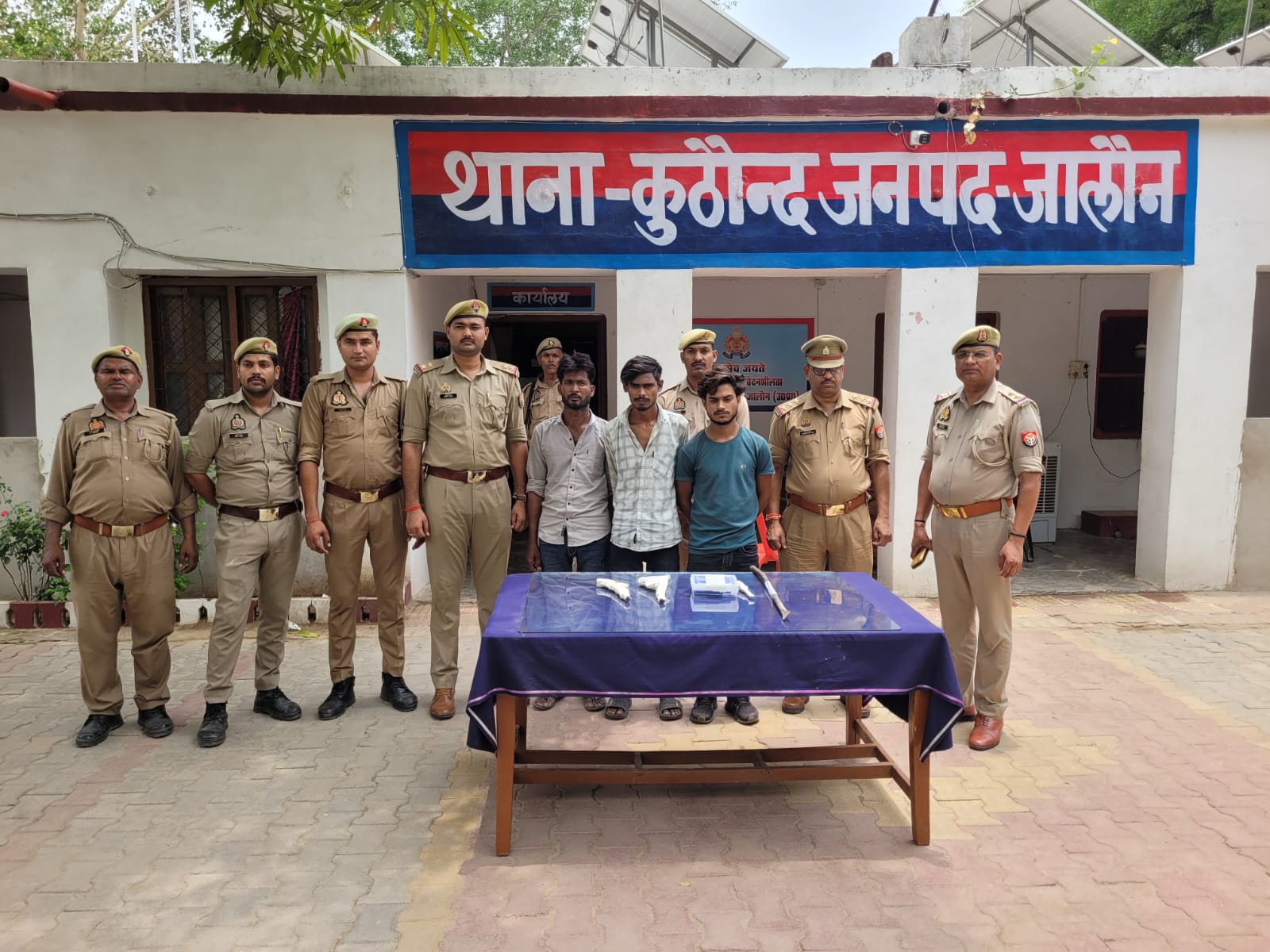 *कुठौंद पुलिस को मिली बड़ी सफलता एटीएम मशीनों में चोरी की योजना बनाते तीन शातिर बदमाश गिरफ्तार* *कुठौंद पुलिस को मिली बड़ी सफलता एटीएम मशीनों में चोरी की योजना बनाते तीन शातिर बदमाश गिरफ्तार*
