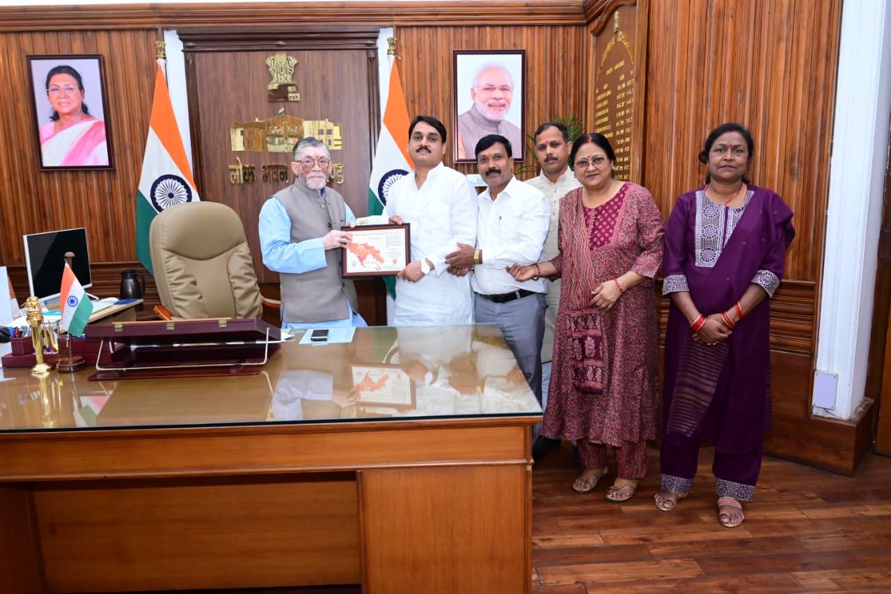 सतेन्द्र बारी के नेतृत्व में झारखंड बारी समाज के प्रतिनिधिमंडल ने राज्यपाल से की शिष्टाचार भेंट