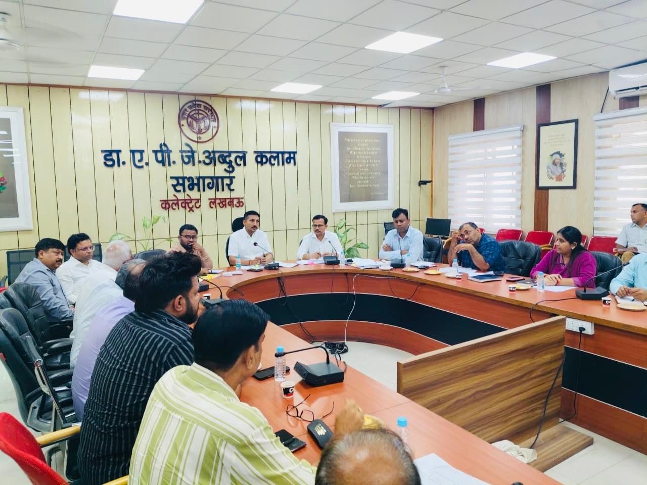 लखनऊ में उद्योग बंधु समिति की बैठक, लंबित मामलों के जल्द निस्तारण के निर्देश लखनऊ में उद्योग बंधु समिति की बैठक, लंबित मामलों के जल्द निस्तारण के निर्देश