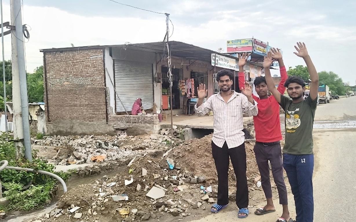NHAI की लापरवाही से हरमाड़ा घाटी की सड़क बनी मुसीबत, डेढ़ किलोमीटर अतिरिक्त सफर को मजबूर लोग