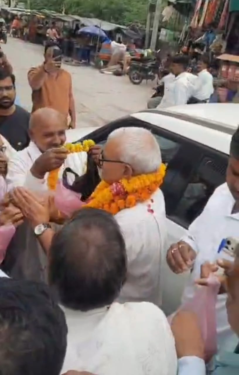 माध्यमिक शिक्षा बोर्ड अध्यक्ष बनने के बाद पहली बार पीसांगन पहुंचे हनुमान सिंह राठौड़, ग्रामीणों ने फूलों की बारिश कर किया भव्य स्वागत माध्यमिक शिक्षा बोर्ड अध्यक्ष बनने के बाद पहली बार पीसांगन पहुंचे हनुमान सिंह राठौड़, ग्रामीणों ने फूलों की बारिश कर किया भव्य स्वागत