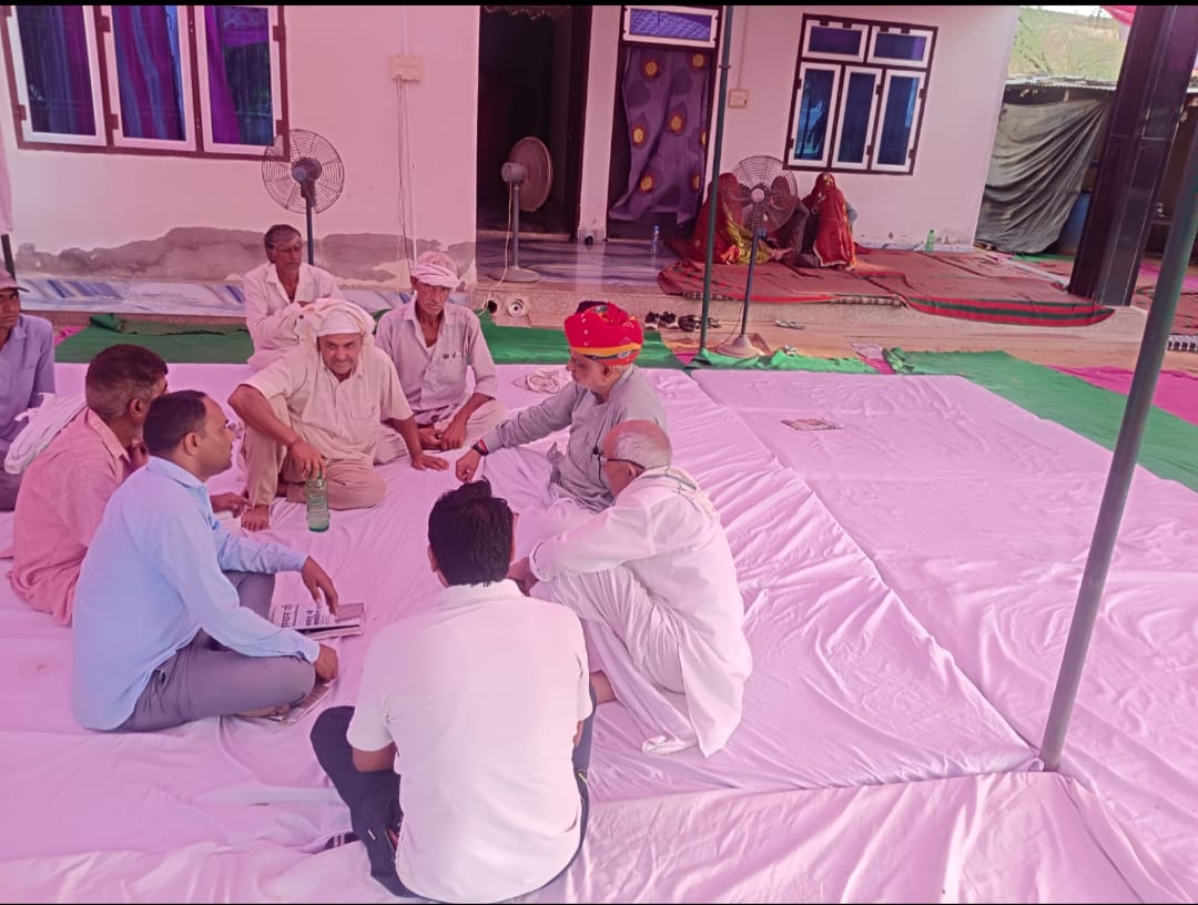 शोकाकुल परिवार से मिले यूडीएच मंत्री, कहा- दुख की इस घड़ी में परिवार के साथ खड़ी है सरकार शोकाकुल परिवार से मिले यूडीएच मंत्री, कहा- दुख की इस घड़ी में परिवार के साथ खड़ी है सरकार