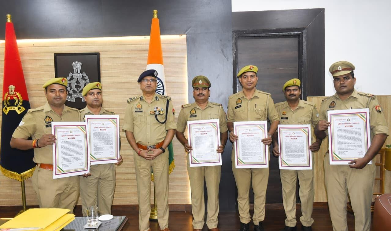 IGRS रैंकिंग में नंबर-1 आने पर पुलिस कमिश्नर ने पूरी टीम को किया सम्मानित, 30,000 का नकद इनाम और प्रशस्ति पत्र देकर थपथपाई पीठ