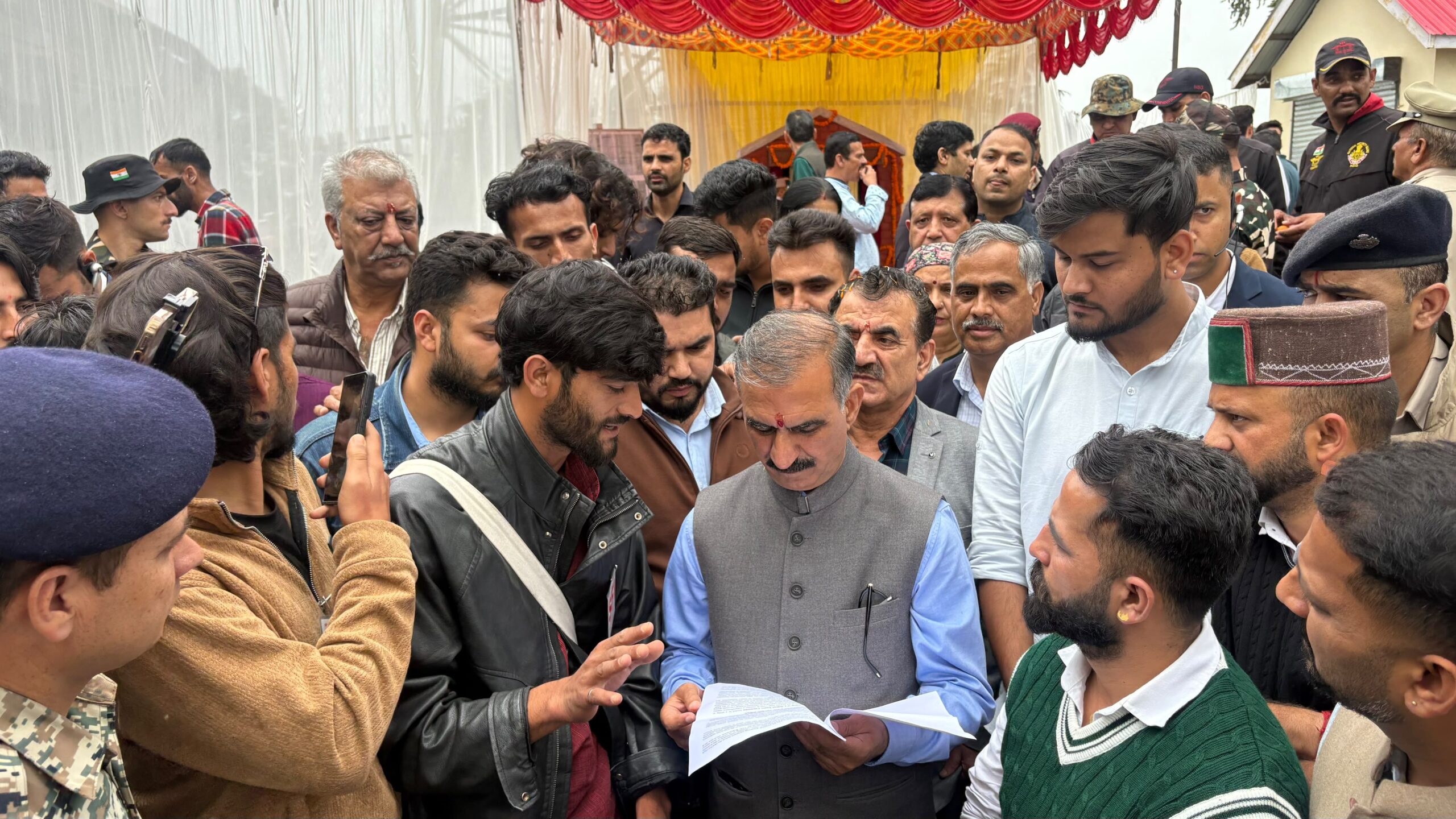 हिमाचल प्रदेश विश्वविद्यालय के 57वें स्थापना दिवस पर एसएफआई ने उठाए पारदर्शिता, जवाबदेही और उच्च शिक्षा सुधार के मुद्दे; मुख्यमंत्री को सौंपा ज्ञापन हिमाचल प्रदेश विश्वविद्यालय के 57वें स्थापना दिवस पर एसएफआई ने उठाए पारदर्शिता, जवाबदेही और उच्च शिक्षा सुधार के मुद्दे; मुख्यमंत्री को सौंपा ज्ञापन