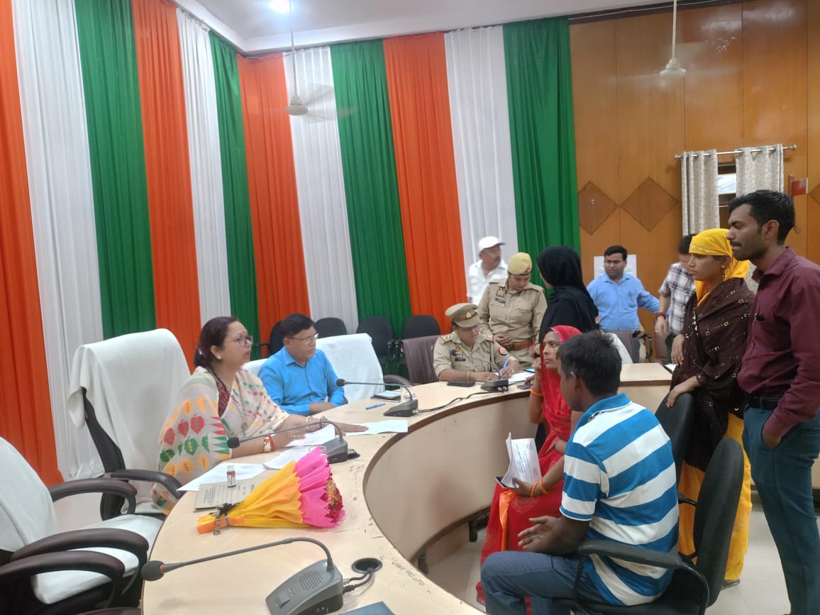 बाराबंकी में राज्य महिला आयोग की जनसुनवाई, 30 शिकायतों पर त्वरित कार्रवाई के निर्देश