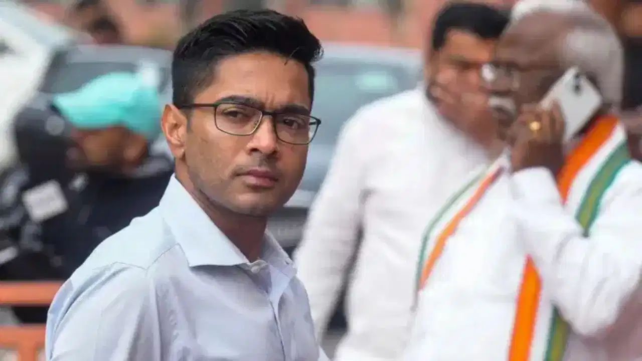 बंगाल में बड़ा एक्शन! अभिषेक बनर्जी से जुड़े ‘अवैध’ ऑफिस पर चला बुलडोजर, 3 JCB से गिराई गई बिल्डिंग बंगाल में बड़ा एक्शन! अभिषेक बनर्जी से जुड़े ‘अवैध’ ऑफिस पर चला बुलडोजर, 3 JCB से गिराई गई बिल्डिंग