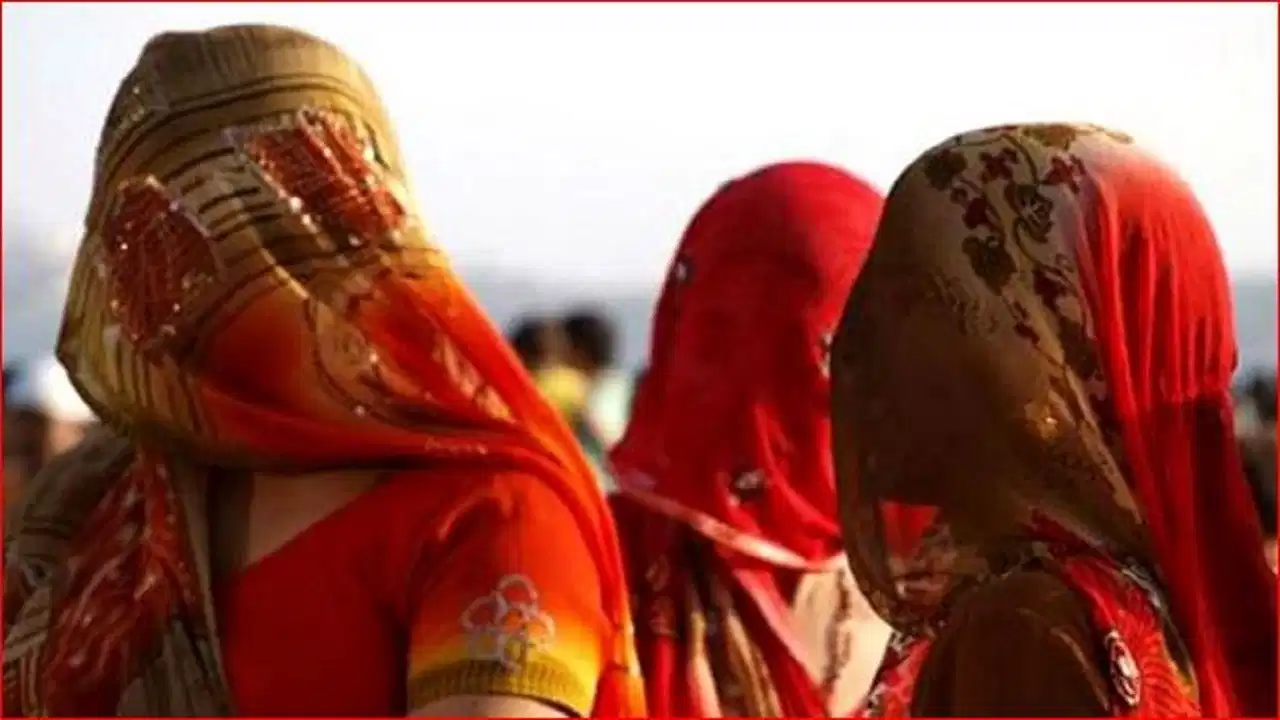 इश्क में मिला धोखा, अपनों ने भी छोड़ा साथ… नारी निकेतन बना सहारा, बेसहारा बेटियों की कहानियां कर देंगी भावुक इश्क में मिला धोखा, अपनों ने भी छोड़ा साथ… नारी निकेतन बना सहारा, बेसहारा बेटियों की कहानियां कर देंगी भावुक