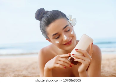 Skin Care Tips: सिर्फ Sunscreen लगाने से नहीं चलेगा काम, टैनिंग से बचने के लिए बदलनी पड़ेंगी ये 5 आदतें