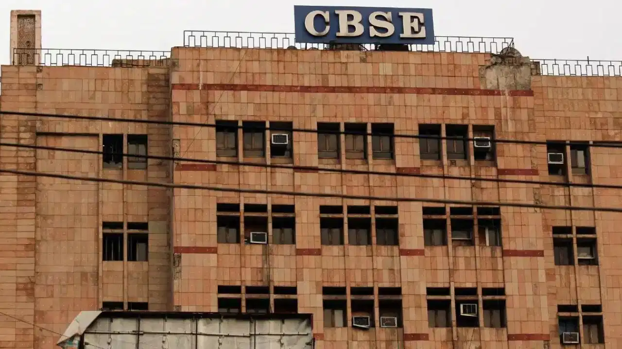 CBSE Three Language Policy: सुप्रीम कोर्ट में केंद्र का पक्ष, ‘तीन-भाषा नीति से पूरे होते हैं कई महत्वपूर्ण सार्वजनिक उद्देश्य’ CBSE Three Language Policy: सुप्रीम कोर्ट में केंद्र का पक्ष, ‘तीन-भाषा नीति से पूरे होते हैं कई महत्वपूर्ण सार्वजनिक उद्देश्य’