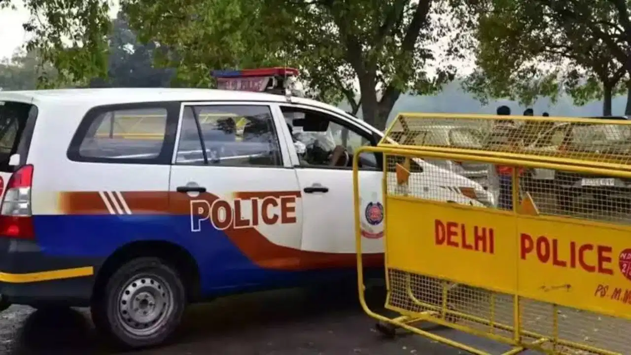 सफाई के लिए बुलाई मेड, फिर रेप केस की धमकी देकर मांगे लाखों रुपये सफाई के लिए बुलाई मेड, फिर रेप केस की धमकी देकर मांगे लाखों रुपये