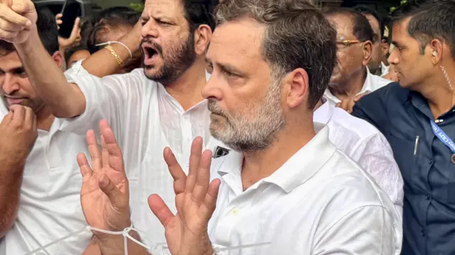 ‘मेट्रो बंद करो, रास्ते बंद करो और…’ राहुल गांधी ने केंद्र सरकार पर कसा तंज, पीएम मोदी को लेकर क्या कहा? ‘मेट्रो बंद करो, रास्ते बंद करो और…’ राहुल गांधी ने केंद्र सरकार पर कसा तंज, पीएम मोदी को लेकर क्या कहा?