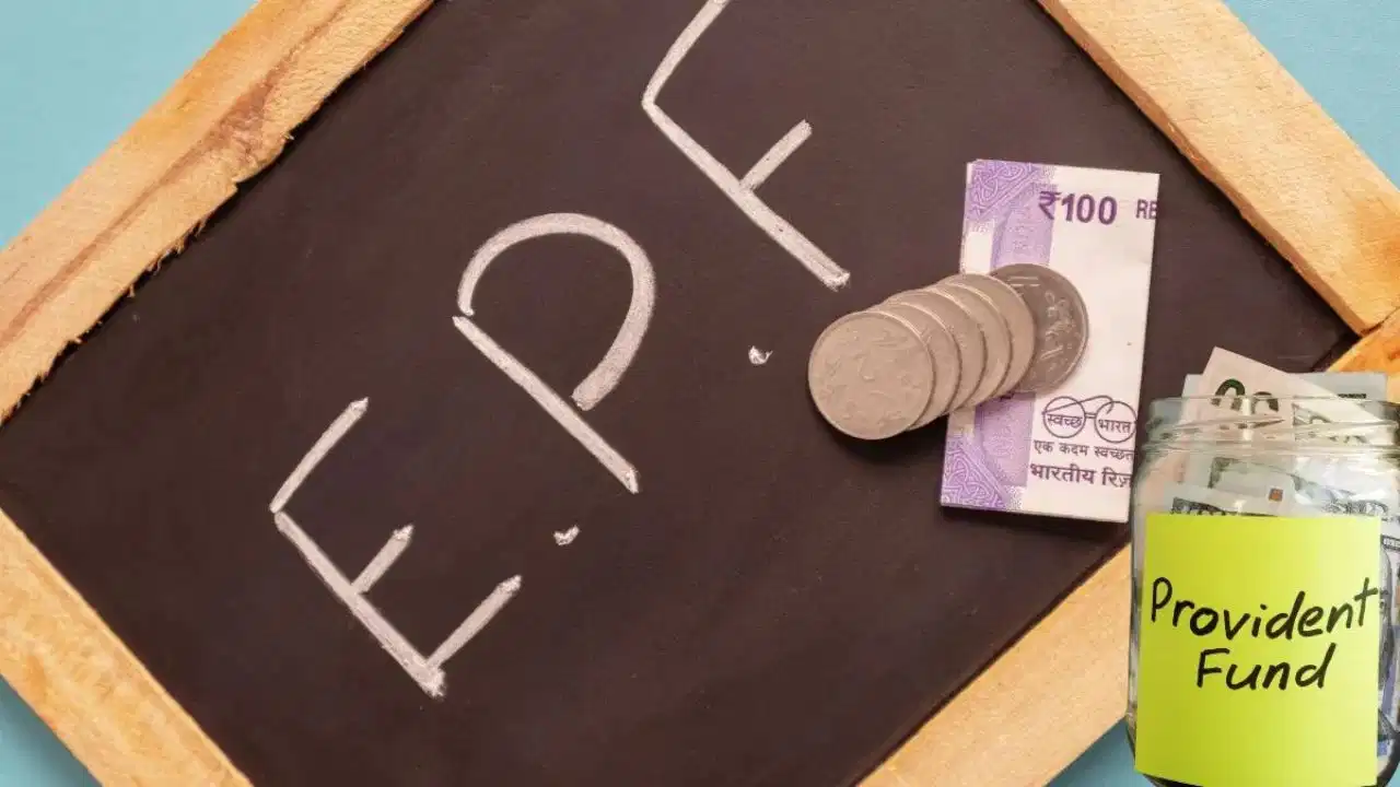 पुराना PF खाता न छोड़ें! EPFO के पास पड़े हैं ₹9,330 करोड़, ऐसे चेक करें बैलेंस और निकालें अपना पैसा पुराना PF खाता न छोड़ें! EPFO के पास पड़े हैं ₹9,330 करोड़, ऐसे चेक करें बैलेंस और निकालें अपना पैसा
