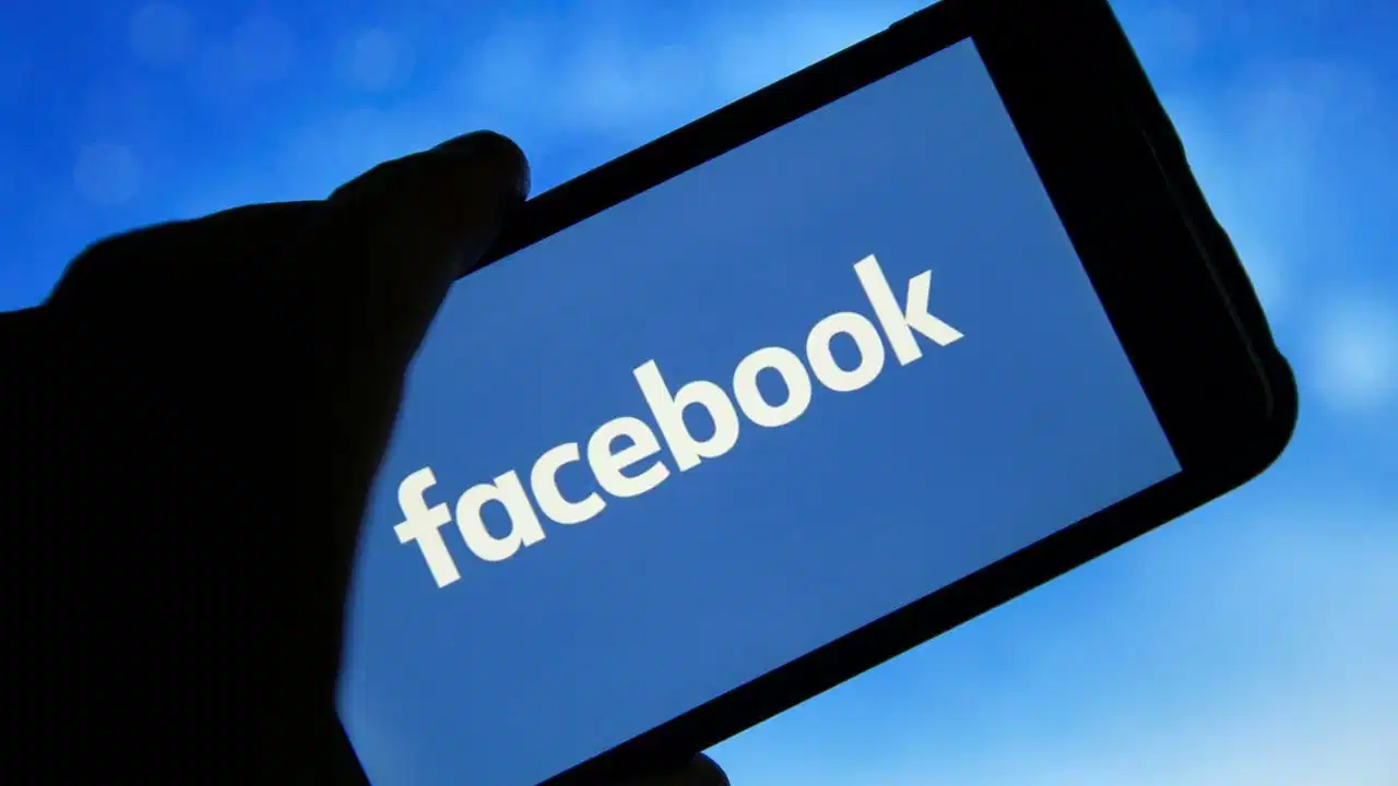 Facebook यूजर्स अलर्ट! लॉग-इन, Messenger और फोटो अपलोड सब हुआ ठप
