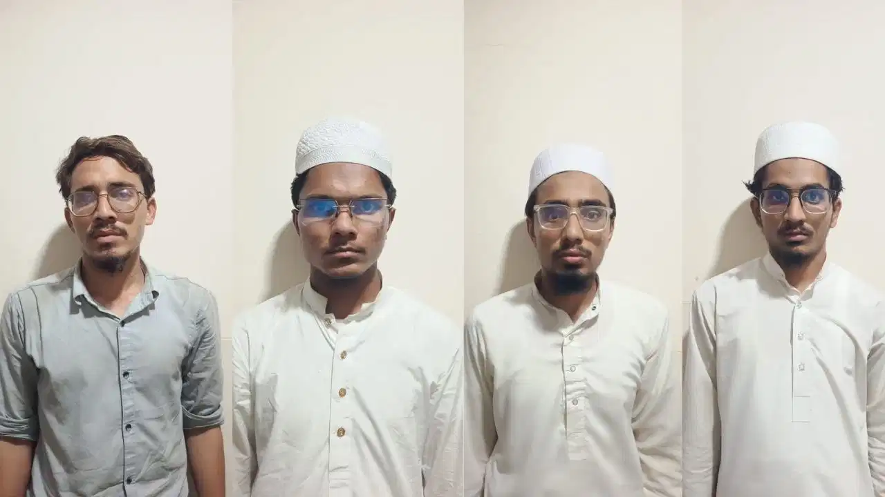 गुजरात ATS की बड़ी कार्रवाई, जैश-ए-मोहम्मद से जुड़े 5 संदिग्ध आतंकी गिरफ्तार; कई जिलों में चला ऑपरेशन गुजरात ATS की बड़ी कार्रवाई, जैश-ए-मोहम्मद से जुड़े 5 संदिग्ध आतंकी गिरफ्तार; कई जिलों में चला ऑपरेशन