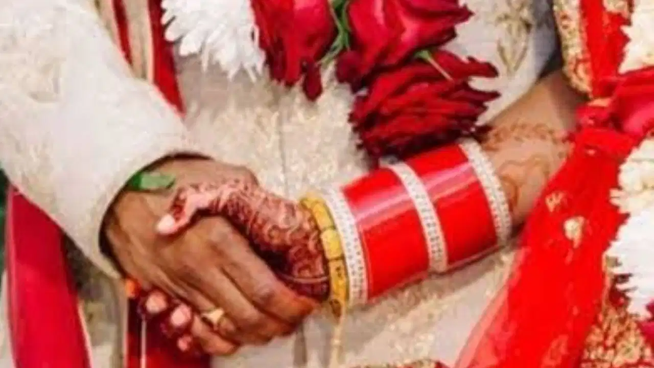 रजिस्ट्रेशन नहीं, सात फेरे ही विवाह का आधार: गुजरात हाई कोर्ट रजिस्ट्रेशन नहीं, सात फेरे ही विवाह का आधार: गुजरात हाई कोर्ट