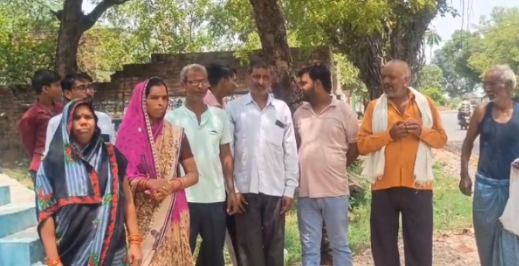 जालौन: ग्रामीणों को विकास के नाम पर मिला ठेंगा,सचिव प्रधान पर आरोप जालौन: ग्रामीणों को विकास के नाम पर मिला ठेंगा,सचिव प्रधान पर आरोप