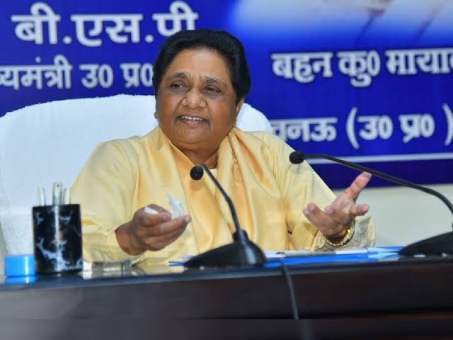 ललिता गौतम हत्याकांड के बीच मायावती का बड़ा बयान, बोलीं- ‘सड़कों पर नहीं, कानून के रास्ते लड़ें न्याय की लड़ाई’ ललिता गौतम हत्याकांड के बीच मायावती का बड़ा बयान, बोलीं- ‘सड़कों पर नहीं, कानून के रास्ते लड़ें न्याय की लड़ाई’