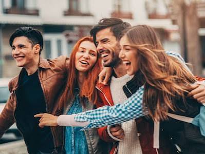 Friendship Boundaries: जिगरी दोस्त से भी कभी शेयर न करें ये 5 बातें, वरना बर्बाद हो सकती है पर्सनल लाइफ