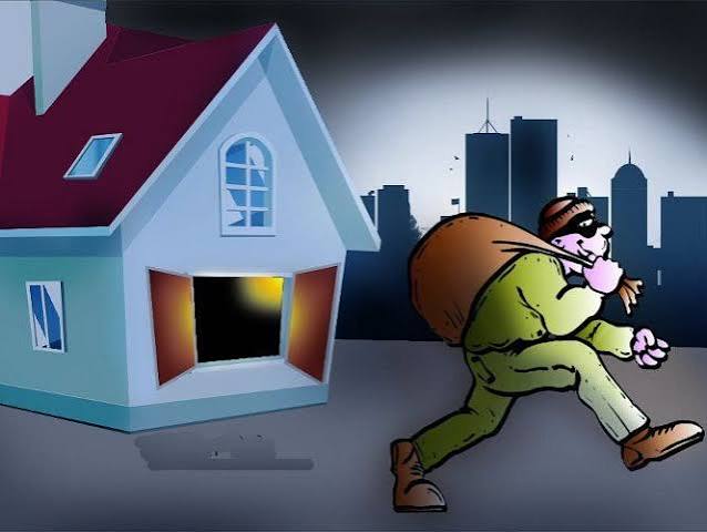 *लखनऊ: इंदिरा नगर में सूने मकान को चोरों ने बनाया निशाना, लाखों की चोरी* *लखनऊ: इंदिरा नगर में सूने मकान को चोरों ने बनाया निशाना, लाखों की चोरी*