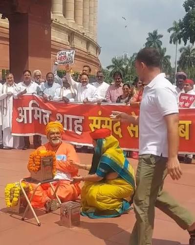 ‘भगवा का अपमान है’, पप्पू यादव के संसद में नाटक पर साक्षी महाराज का हमला ‘भगवा का अपमान है’, पप्पू यादव के संसद में नाटक पर साक्षी महाराज का हमला