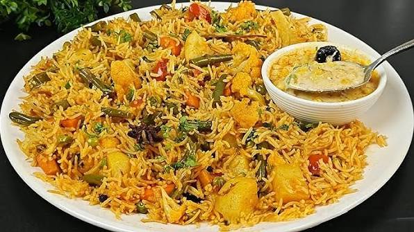 Tehri Recipe: घर पर बनाएं यूपी की फेमस तहरी, स्वाद ऐसा कि तारीफ करते नहीं थकेंगे मेहमान