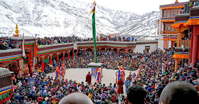 लद्दाख में बड़ा प्रशासनिक बदलाव, 7 जिलों को मिली हिल काउंसिल; स्थानीय संगठनों ने खोला मोर्चा लद्दाख में बड़ा प्रशासनिक बदलाव, 7 जिलों को मिली हिल काउंसिल; स्थानीय संगठनों ने खोला मोर्चा