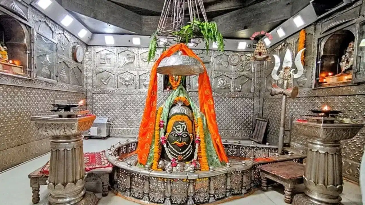 महाकाल मंदिर में दान व्यवस्था हुई हाईटेक, 30 सेकंड में पता चलेगा सोना असली या नकली महाकाल मंदिर में दान व्यवस्था हुई हाईटेक, 30 सेकंड में पता चलेगा सोना असली या नकली