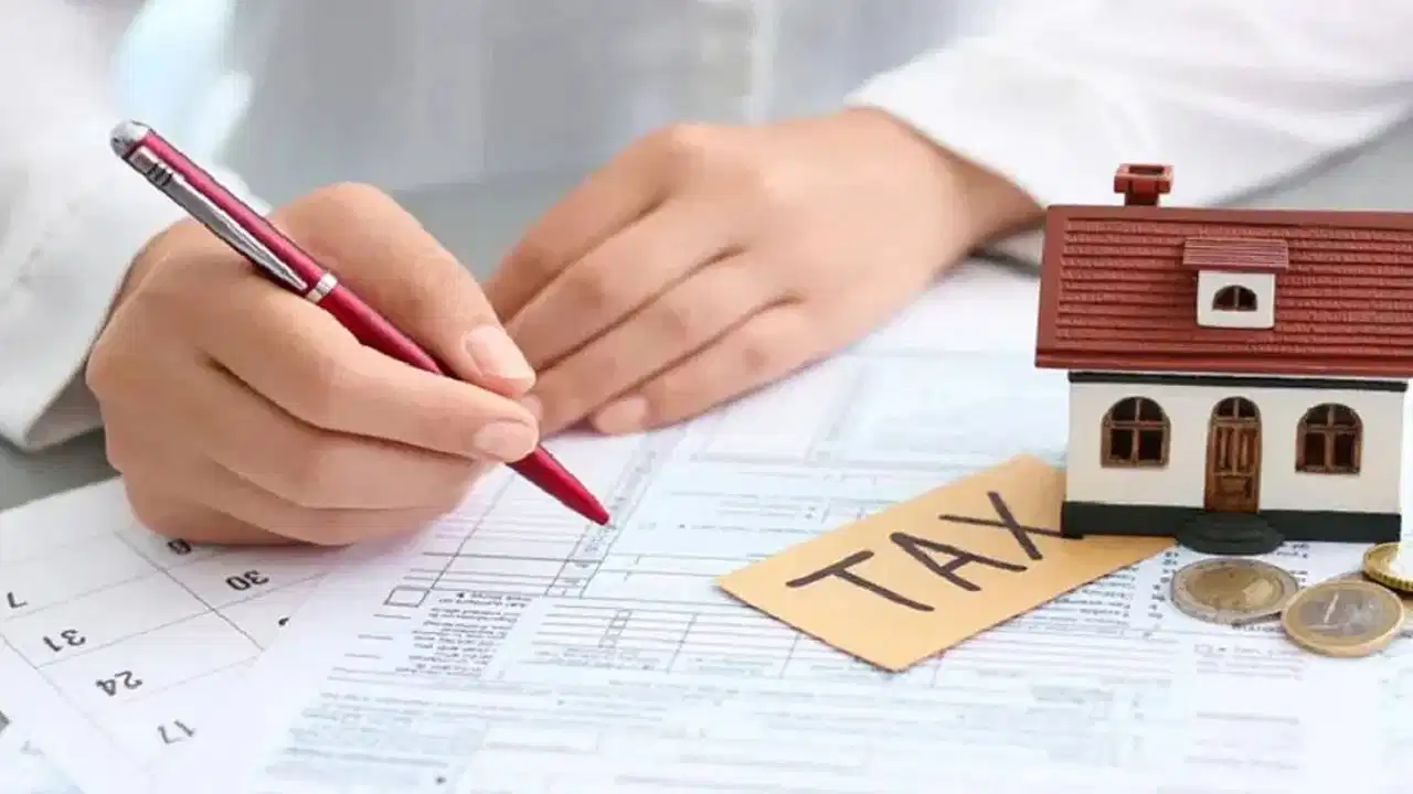 15 साल बाद यूपी में बढ़ सकता है हाउस टैक्स, लखनऊ समेत नगर निगमों की दरों में बदलाव की तैयारी 15 साल बाद यूपी में बढ़ सकता है हाउस टैक्स, लखनऊ समेत नगर निगमों की दरों में बदलाव की तैयारी