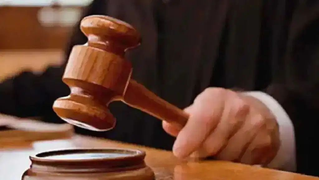 20 साल की शादी के बाद पति ने पत्नी को मानने से किया इनकार, नौकरी लगते ही बदला रवैया… कोर्ट ने सुनाया बड़ा फैसला 20 साल की शादी के बाद पति ने पत्नी को मानने से किया इनकार, नौकरी लगते ही बदला रवैया… कोर्ट ने सुनाया बड़ा फैसला