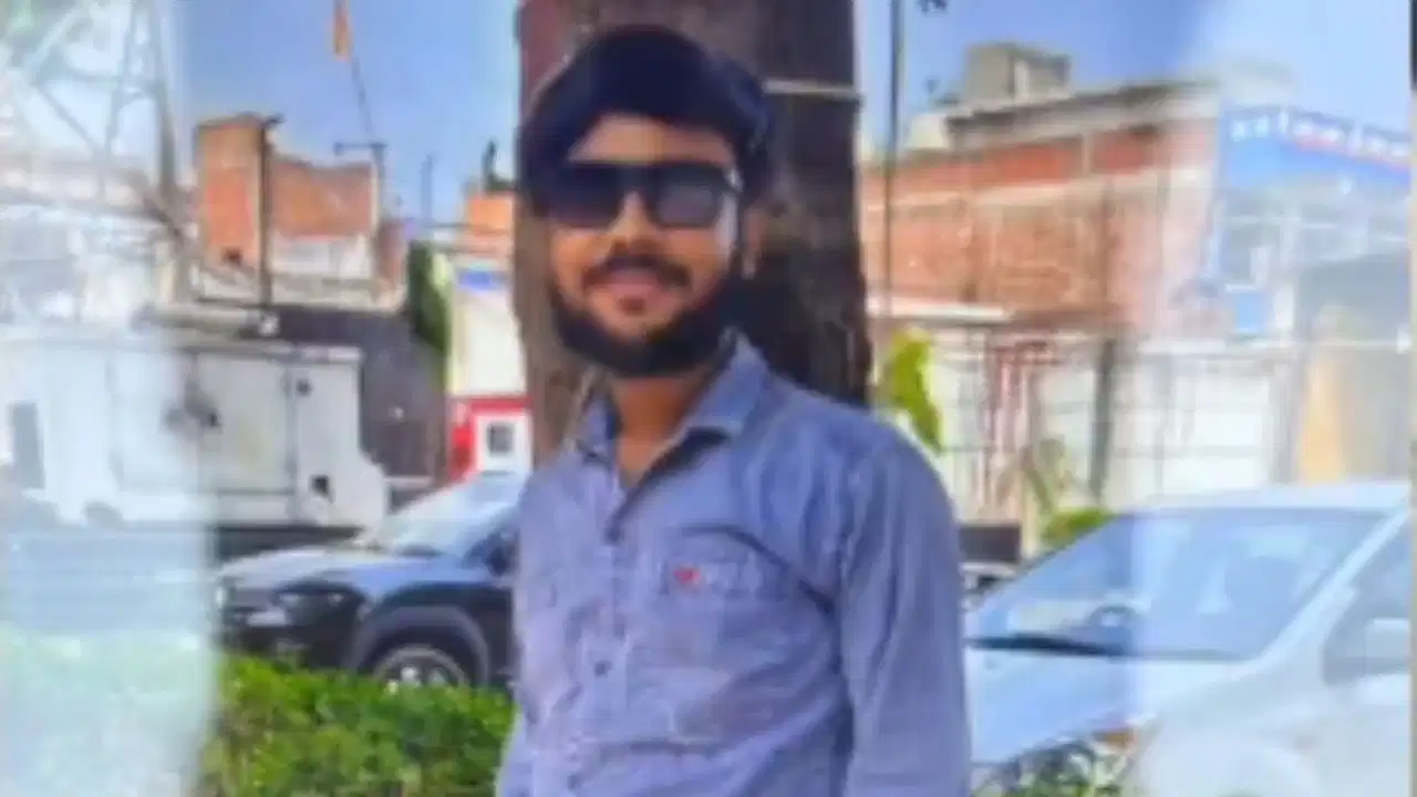 नोएडा में बारिश बनी काल! करंट की चपेट में आने से इंजीनियर की दर्दनाक मौत, सिस्टम पर उठे सवाल नोएडा में बारिश बनी काल! करंट की चपेट में आने से इंजीनियर की दर्दनाक मौत, सिस्टम पर उठे सवाल