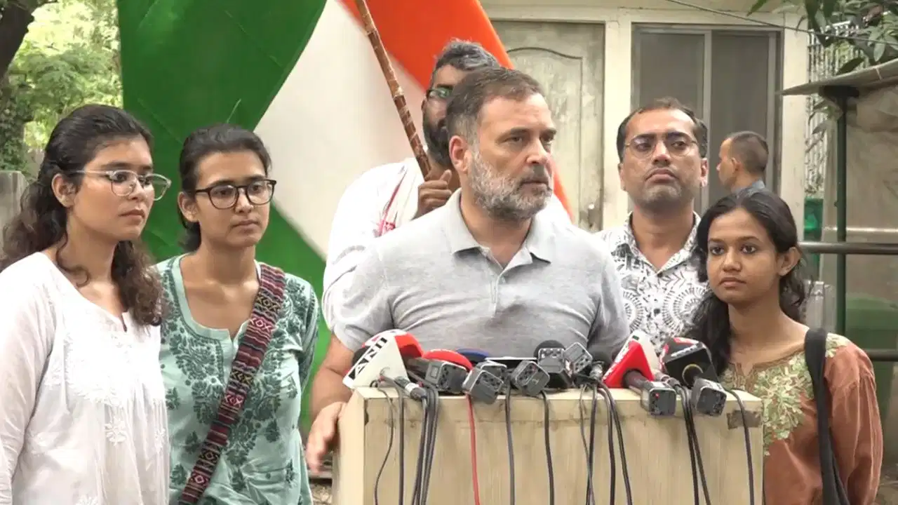 ‘सिर्फ विभाग बदलने से बात नहीं बनेगी’— राहुल गांधी ने की धर्मेंद्र प्रधान के इस्तीफे की मांग