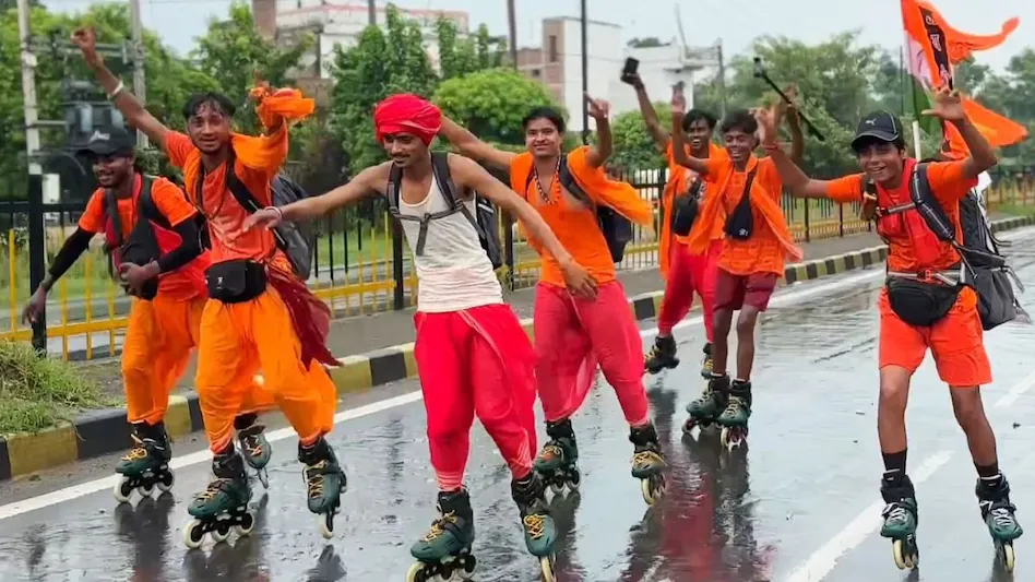 डिजिटल हुए भोले के भक्त, कांवड़ यात्रा में ब्लूटूथ स्पीकर और LED ही नहीं, अब नजर आ रहे हाई-टेक स्मार्ट गैजेट्स