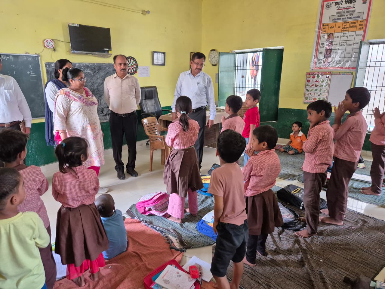 जालौन: डीएम राजेश कुमार पाण्डेय ने प्राथमिक विद्यालय कुकुरगांव का किया औचक निरीक्षण, बच्चों की शैक्षणिक प्रतिभा और शिक्षकों की मेहनत की सराहना जालौन: डीएम राजेश कुमार पाण्डेय ने प्राथमिक विद्यालय कुकुरगांव का किया औचक निरीक्षण, बच्चों की शैक्षणिक प्रतिभा और शिक्षकों की मेहनत की सराहना
