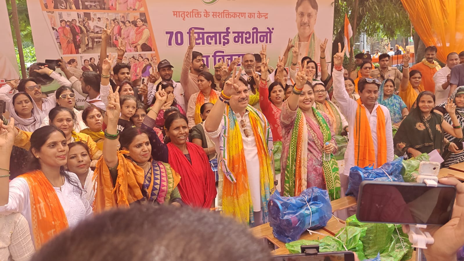 सरोजनीनगर में निकली भव्य तिरंगा यात्रा, विशाल बाइक रैली में गूंजा ‘हर घर तिरंगा-हर दिल तिरंगा’ का संदेश सरोजनीनगर में निकली भव्य तिरंगा यात्रा, विशाल बाइक रैली में गूंजा ‘हर घर तिरंगा-हर दिल तिरंगा’ का संदेश