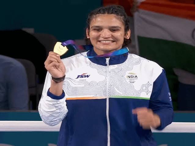 पिता चाहते थे IIT में पढ़े बेटा, स्कूल के झगड़ों ने बना दिया बॉक्सर, अब CWG में जीत चुका है गोल्ड पिता चाहते थे IIT में पढ़े बेटा, स्कूल के झगड़ों ने बना दिया बॉक्सर, अब CWG में जीत चुका है गोल्ड