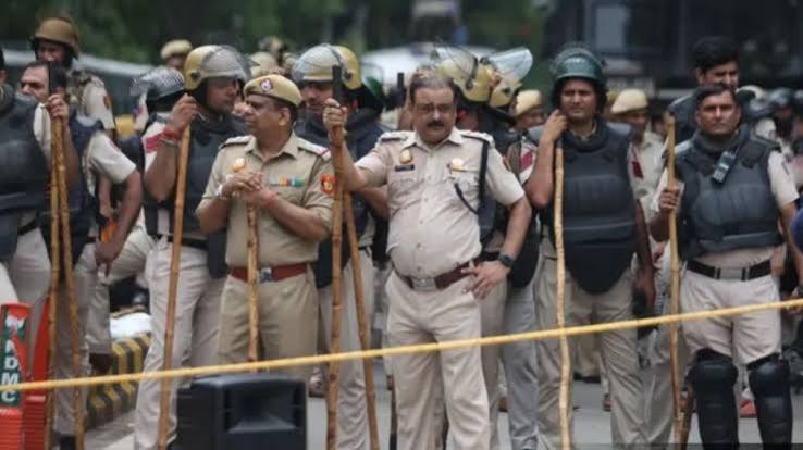 हरदोई: पुलिस की चेतावनी हुई नजरअंदाज, गंगा की तेज धारा में समाए दो युवक; एक को गोताखोरों ने बचाया, SDRF का युद्धस्तर पर रेस्क्यू जारी