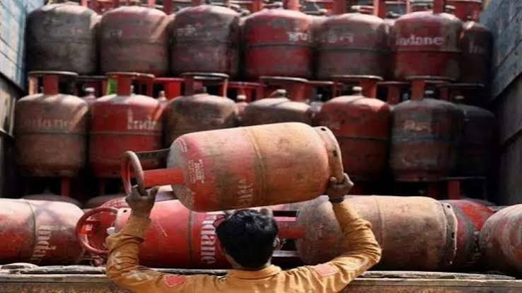 LPG सिलेंडर 200 रुपये से ज्यादा सस्ता, दिल्ली-कोलकाता समेत कई शहरों में राहत! जानिए कहां कितने घटे दाम LPG सिलेंडर 200 रुपये से ज्यादा सस्ता, दिल्ली-कोलकाता समेत कई शहरों में राहत! जानिए कहां कितने घटे दाम