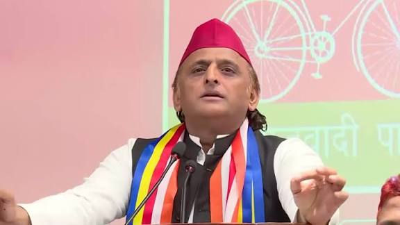 योगी सरकार महिलाओं को देगी 50 हजार? अखिलेश यादव ने साधा निशाना
