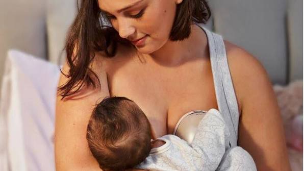 ब्रेस्ट पंप या डायरेक्ट फीडिंग? जानिए बच्चे के लिए क्या बेहतर, एक्सपर्ट्स की क्या है राय ब्रेस्ट पंप या डायरेक्ट फीडिंग? जानिए बच्चे के लिए क्या बेहतर, एक्सपर्ट्स की क्या है राय