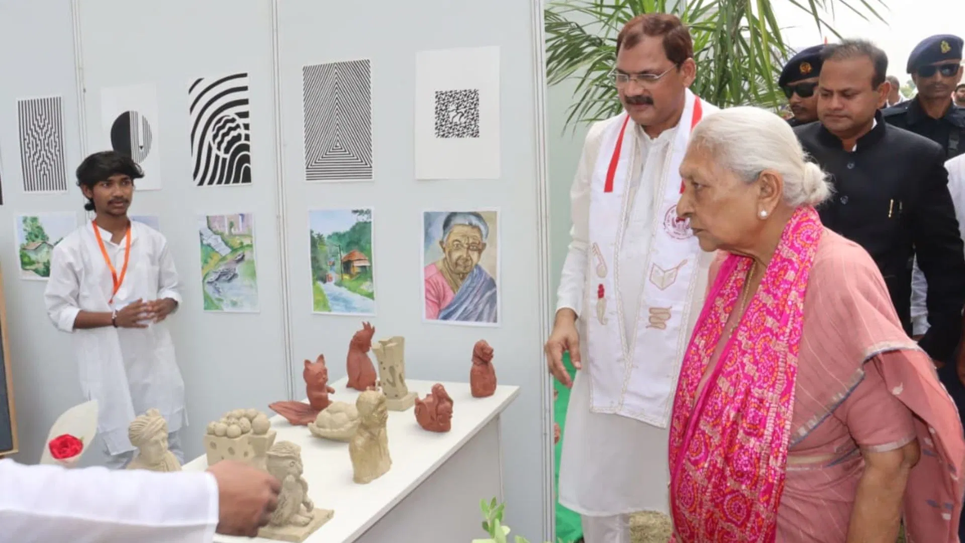आजमगढ़ की सुहेलदेव यूनिवर्सिटी पहुंचीं राज्यपाल आनंदीबेन पटेल, युवाओं को दी यह खास सलाह आजमगढ़ की सुहेलदेव यूनिवर्सिटी पहुंचीं राज्यपाल आनंदीबेन पटेल, युवाओं को दी यह खास सलाह