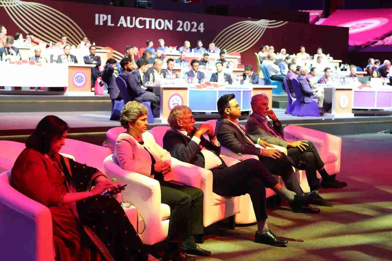 IPL 2027 ऑक्शन की भारत में होगी वापसी? फ्रेंचाइजियों की मांग पर BCCI कर रहा तैयारी IPL 2027 ऑक्शन की भारत में होगी वापसी? फ्रेंचाइजियों की मांग पर BCCI कर रहा तैयारी