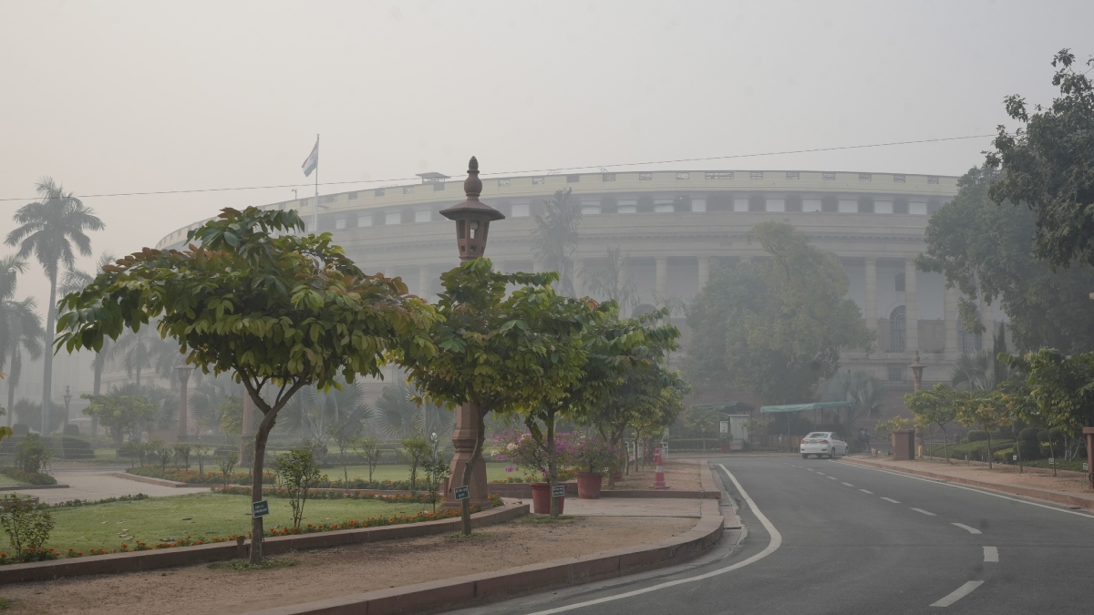 दिल्ली में सितंबर की ठंड ने तोड़ा रिकॉर्ड, 25 साल बाद सबसे सर्द रात; गिरा पारा, हवा भी हुई साफ