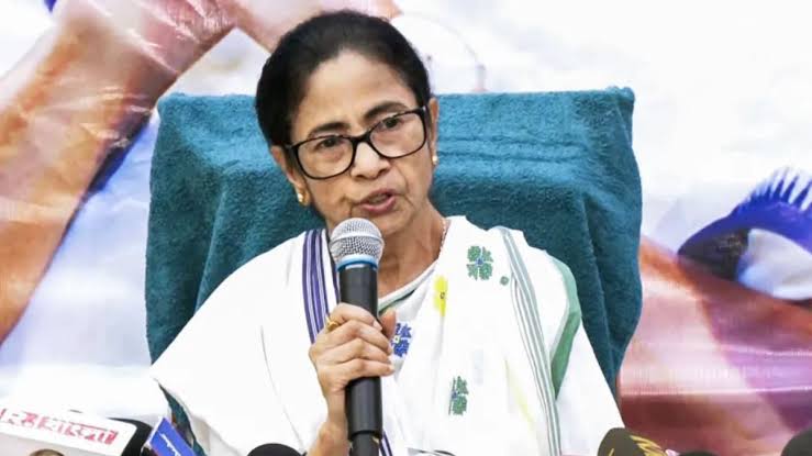 TMC के नाम-चिन्ह फ्रीज करने के EC के फैसले को ममता ने SC में दी चुनौती, कपिल सिब्बल ने मांगी जल्द सुनवाई