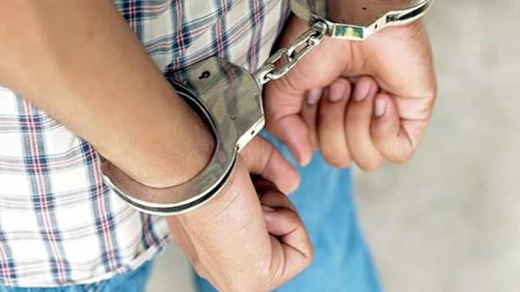 मोतिहारी में पाकिस्तानी नेटवर्क से संपर्क के आरोप में युवक गिरफ्तार, मोबाइल में संदिग्ध सामग्री मिलने का दावा मोतिहारी में पाकिस्तानी नेटवर्क से संपर्क के आरोप में युवक गिरफ्तार, मोबाइल में संदिग्ध सामग्री मिलने का दावा